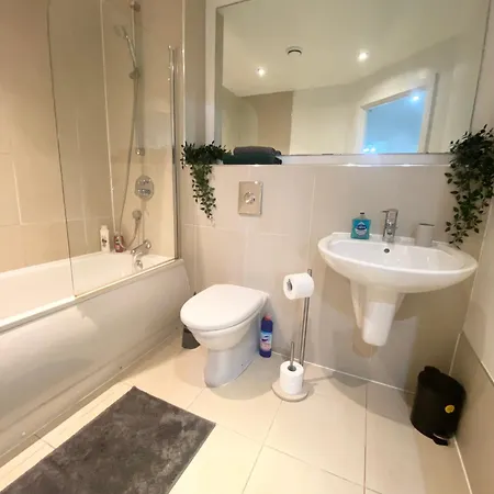 Manhattan* Peaceful Centre, 2 Bedroom 2 Bathroom Appartamento *