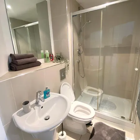 Apartment Manhattan* Peaceful Centre, 2 Bedroom 2 Bathroom