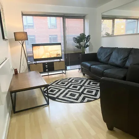 Manhattan* Peaceful Centre, 2 Bedroom 2 Bathroom *